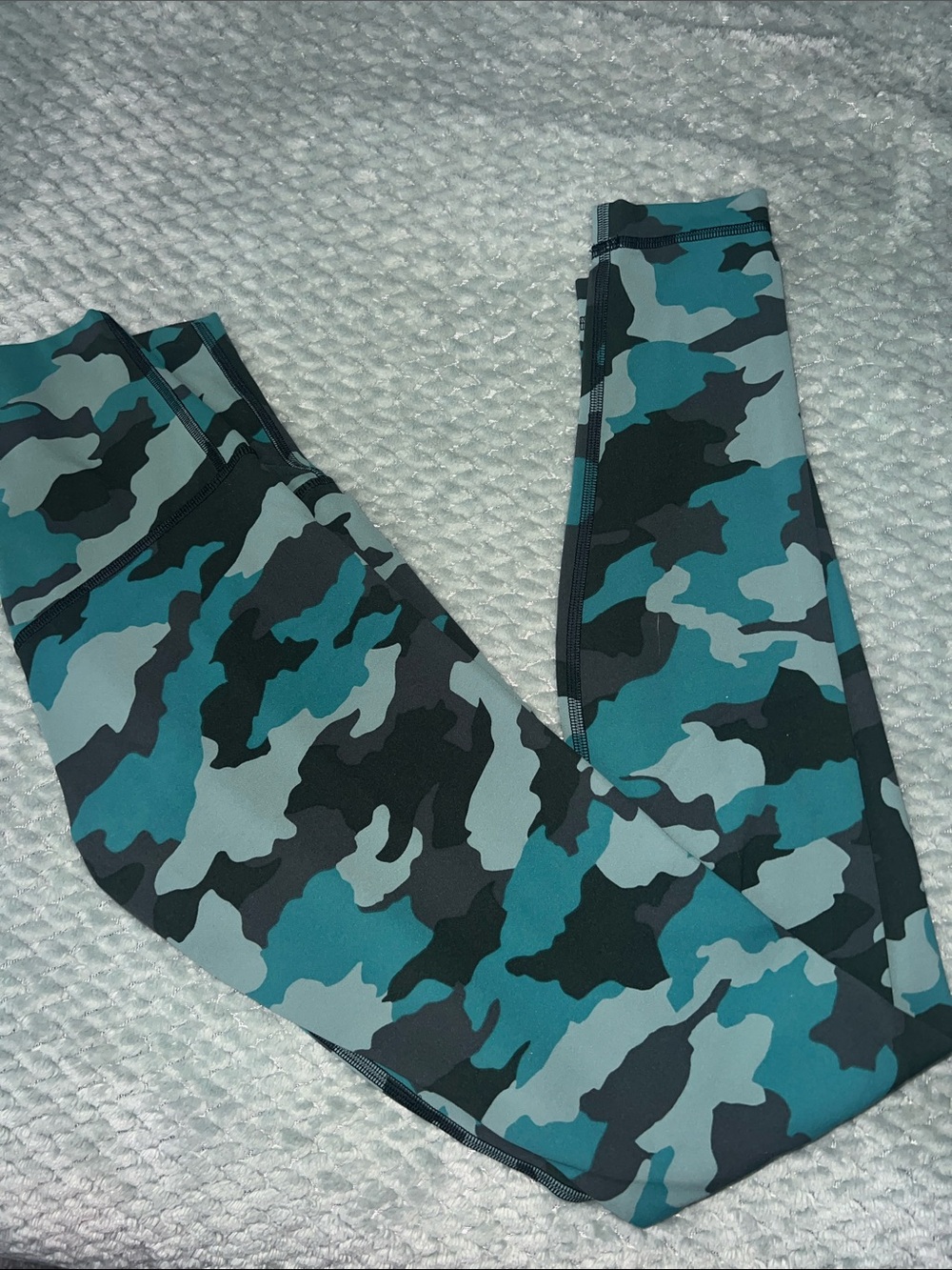 NWOT  Lulelemon Teal Camo Leggings